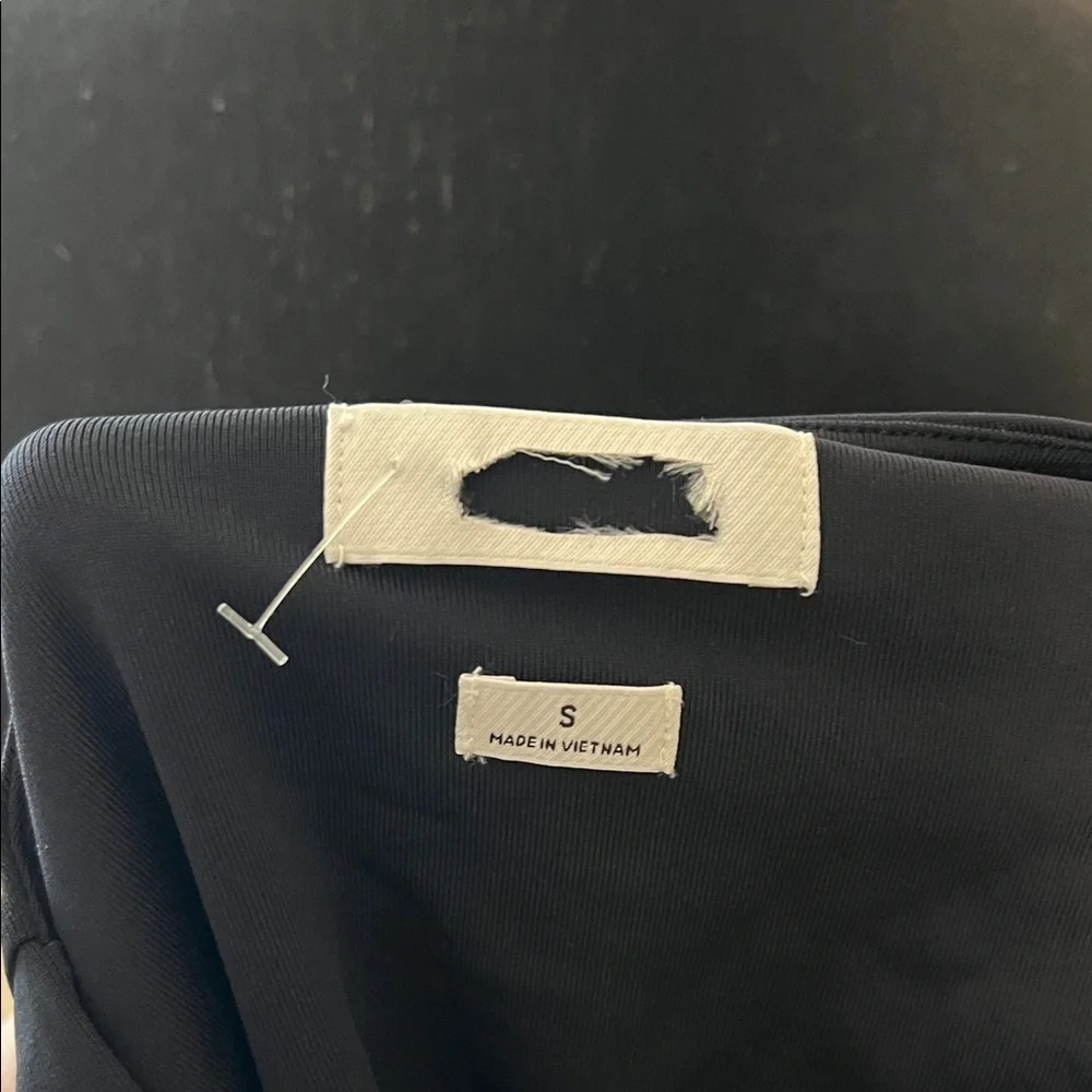 Aritzia Babaton Contour Crew Cropped Longsleeve Black Size S